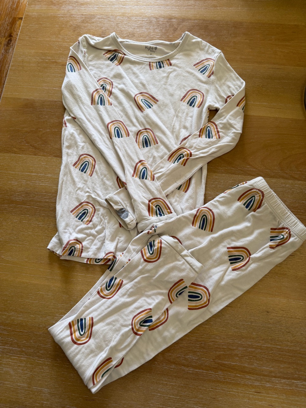 Kyte BABY Cream Pajama Set with Multicolor Rainbow Print
